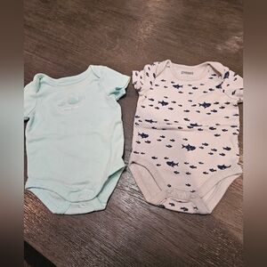 GYMBOREE ONESIE TSHIRTS (2)